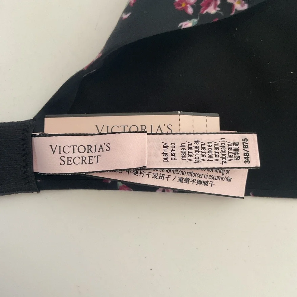 Victorias Secret Love Cloud Black Floral Push Up Plunge Bra Size 34B NWT